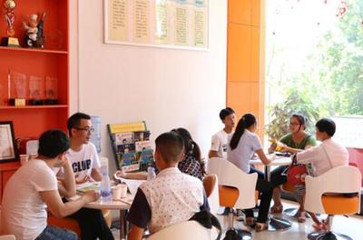 暑期當?shù)溃寄苌壵敃r 福建新東方招生火爆背后的教育新趨勢